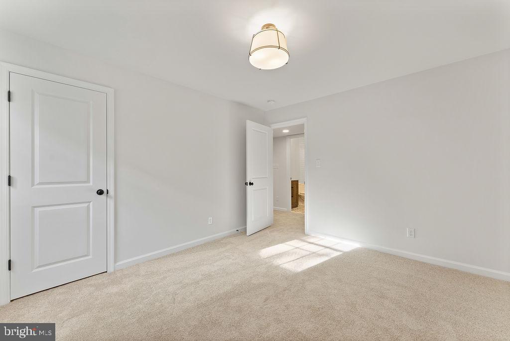 WOODLAND SHORES - Residential