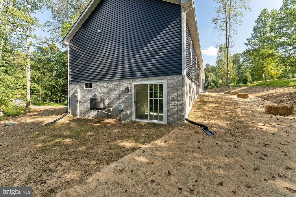 WOODLAND SHORES - Residential