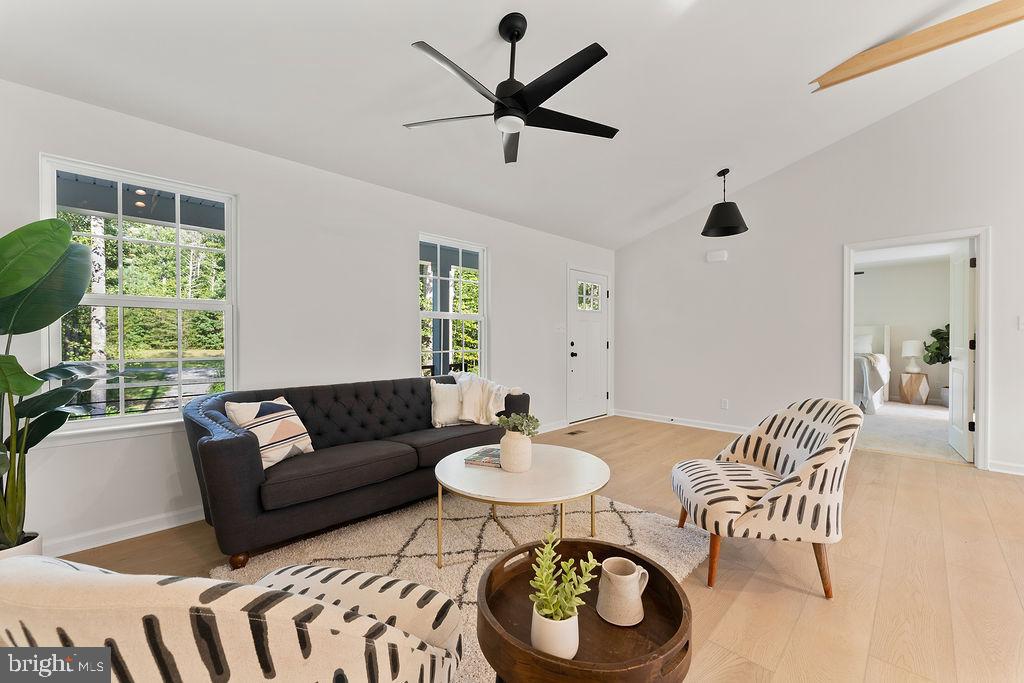 WOODLAND SHORES - Residential