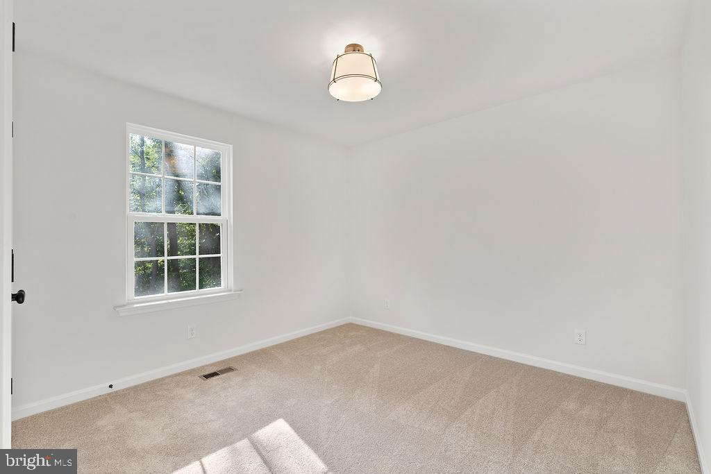 WOODLAND SHORES - Residential