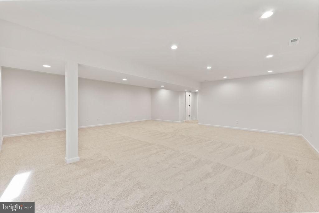 WOODLAND SHORES - Residential