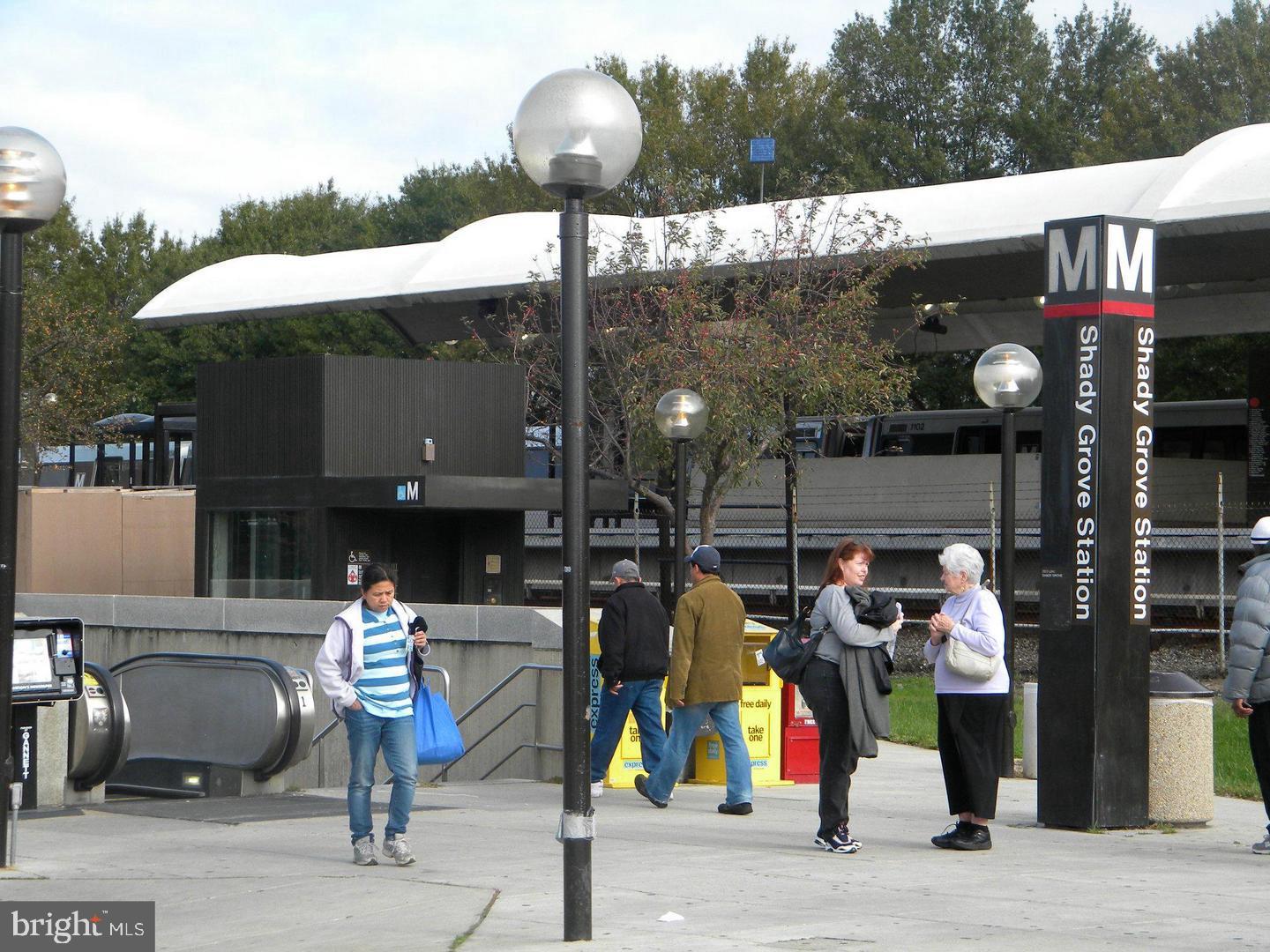 KING FARM VILLAGE CENTER - Residential Lease