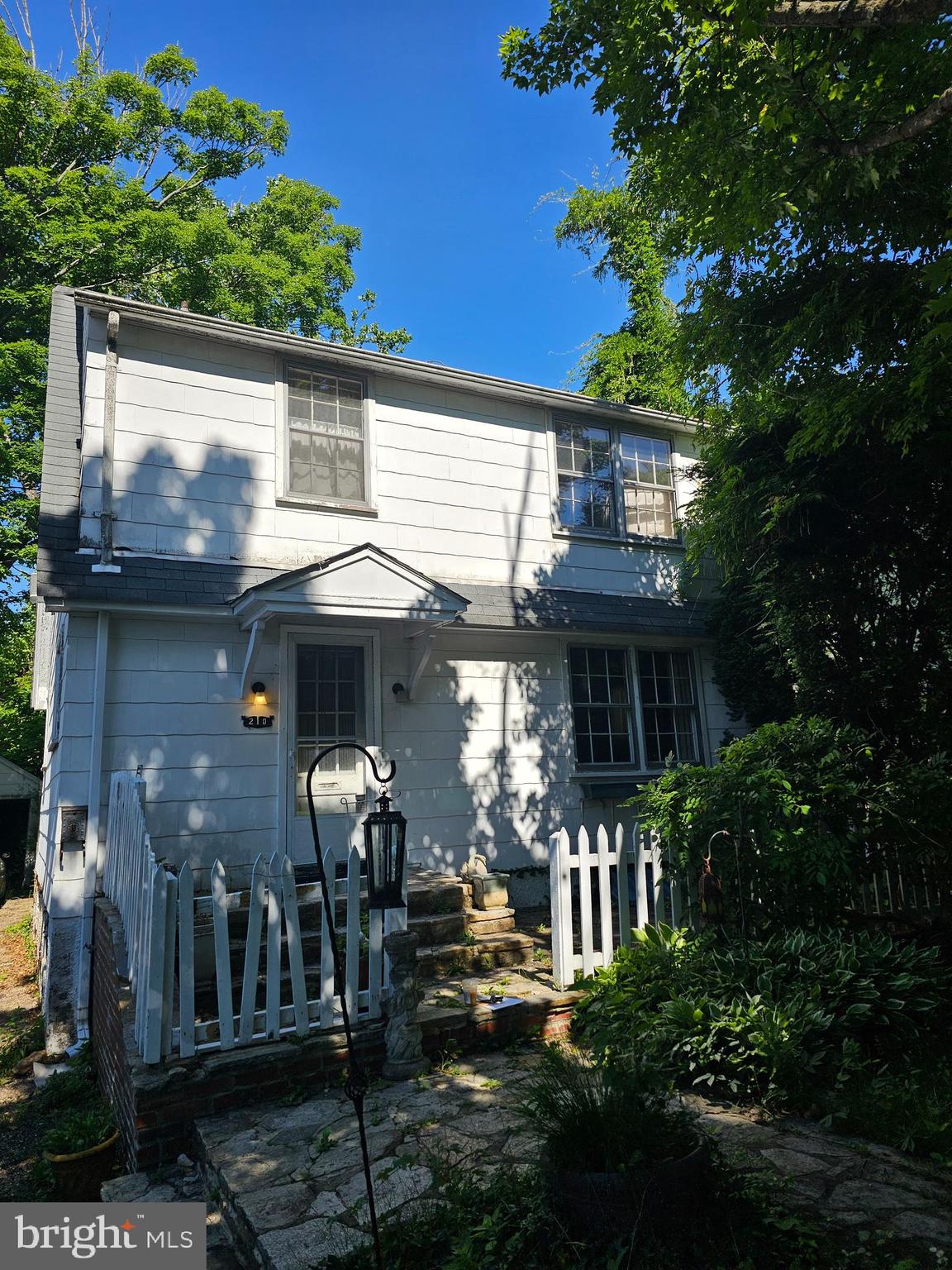 COLONIAL COURT - Residential