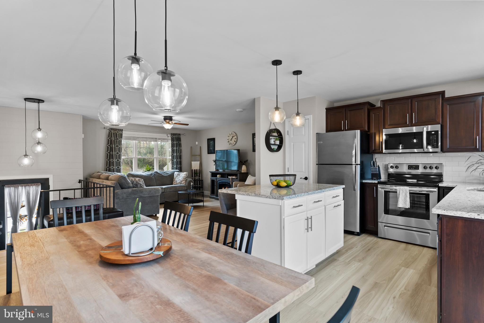 COUNTRYSIDE - Residential