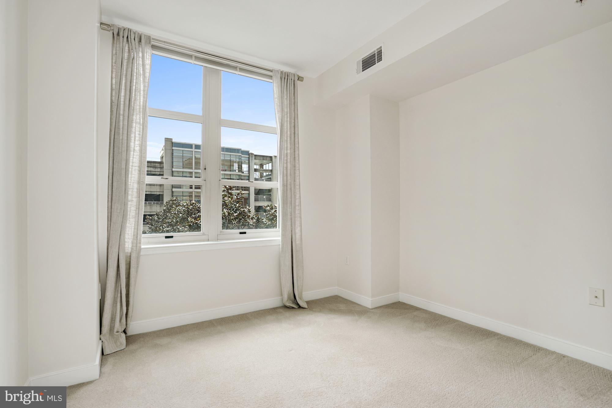 NATIONAL HARBOR - Residential Lease