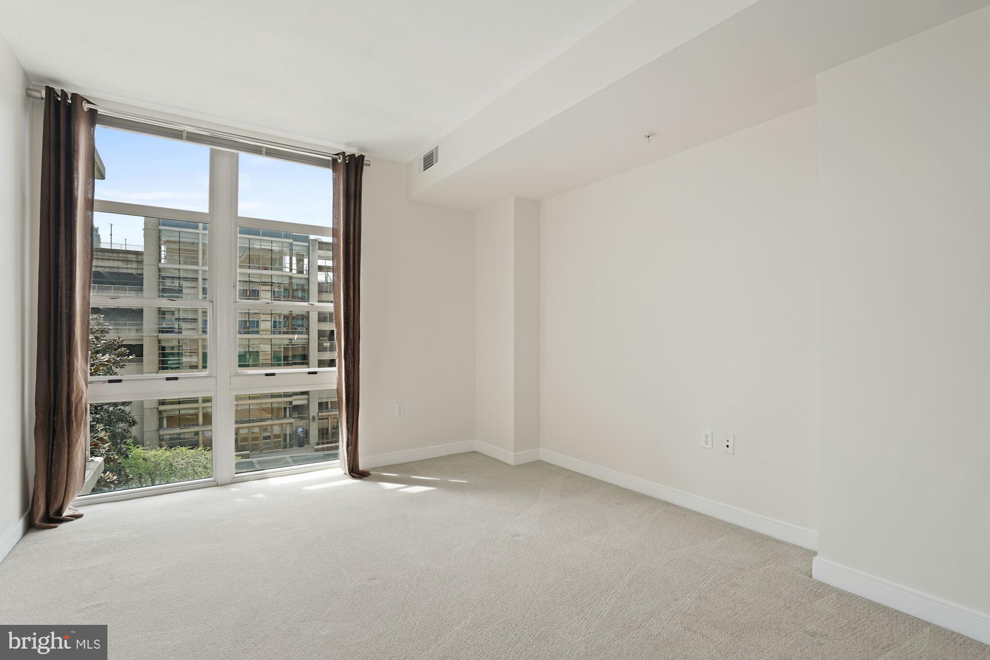 NATIONAL HARBOR - Residential Lease