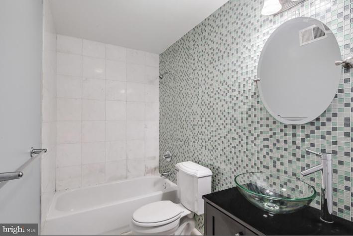 GRADUATE HOSPITAL - Residential Lease