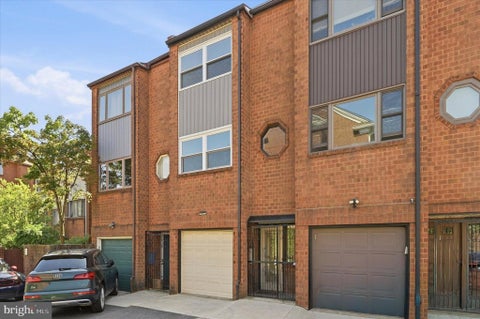 Townhouse For Sale - 1 Queen Street #2<br/> Philadelphia County, PHILADELPHIA, PA 19147