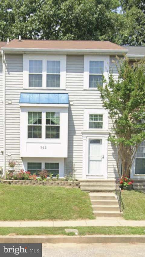 Townhouse For Sale - 942 Gaming Square<br/> HAMPSTEAD, MD 21074