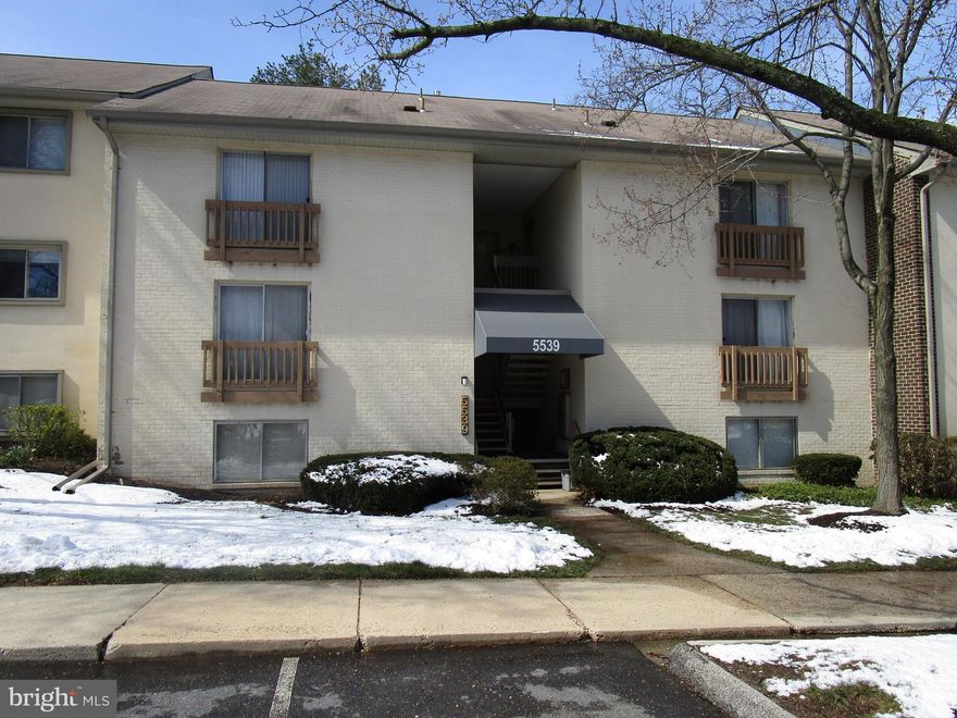 Beautiful top floor 1 bedroom and 1 full bath condo in Columbia! A spacious living room and fully equipped galley style kitchen/dining room combo with tiled flooring, plenty of cabinet storage space and gas stove. The large carpeted bedroom includes ceiling fan, walk-in closet with built-in shelving fixtures and leads to a full hall bath with newer fixtures. The private balcony would be great for entertaining and tenants have access to the additional storage room for extra storage space as well as the on-site laundry facilities.

  Near the Columbia Mall, this community is centrally located in Columbia with walking trails nearby and is within walking distance to Wilde Lake!

Pets welcome on a case by case basis with additional deposit.