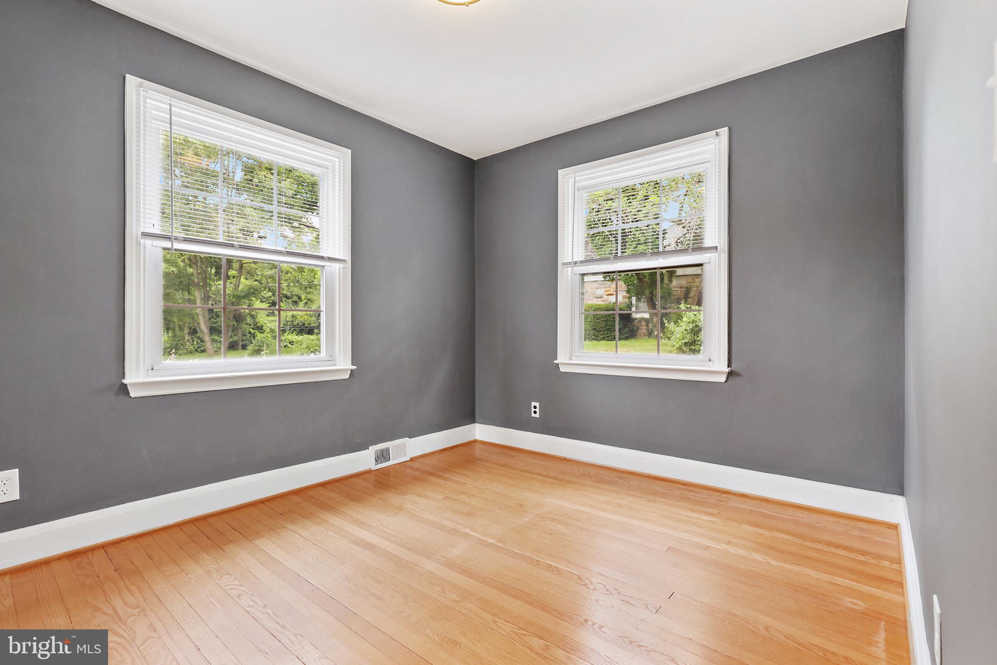 WINDSOR  MILL - Residential