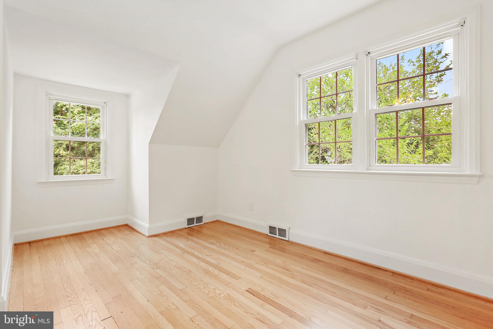 WINDSOR  MILL - Residential