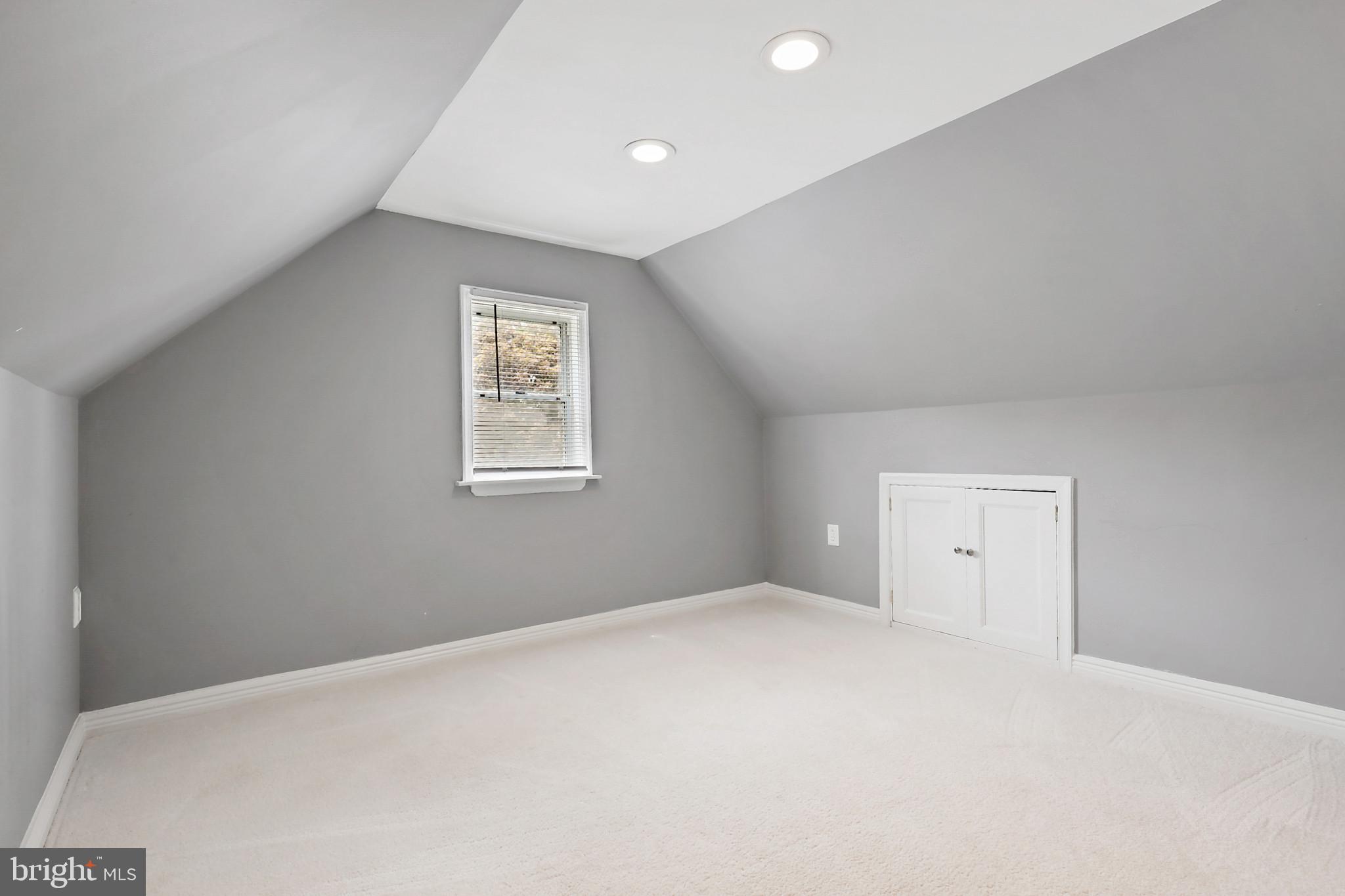 WINDSOR  MILL - Residential