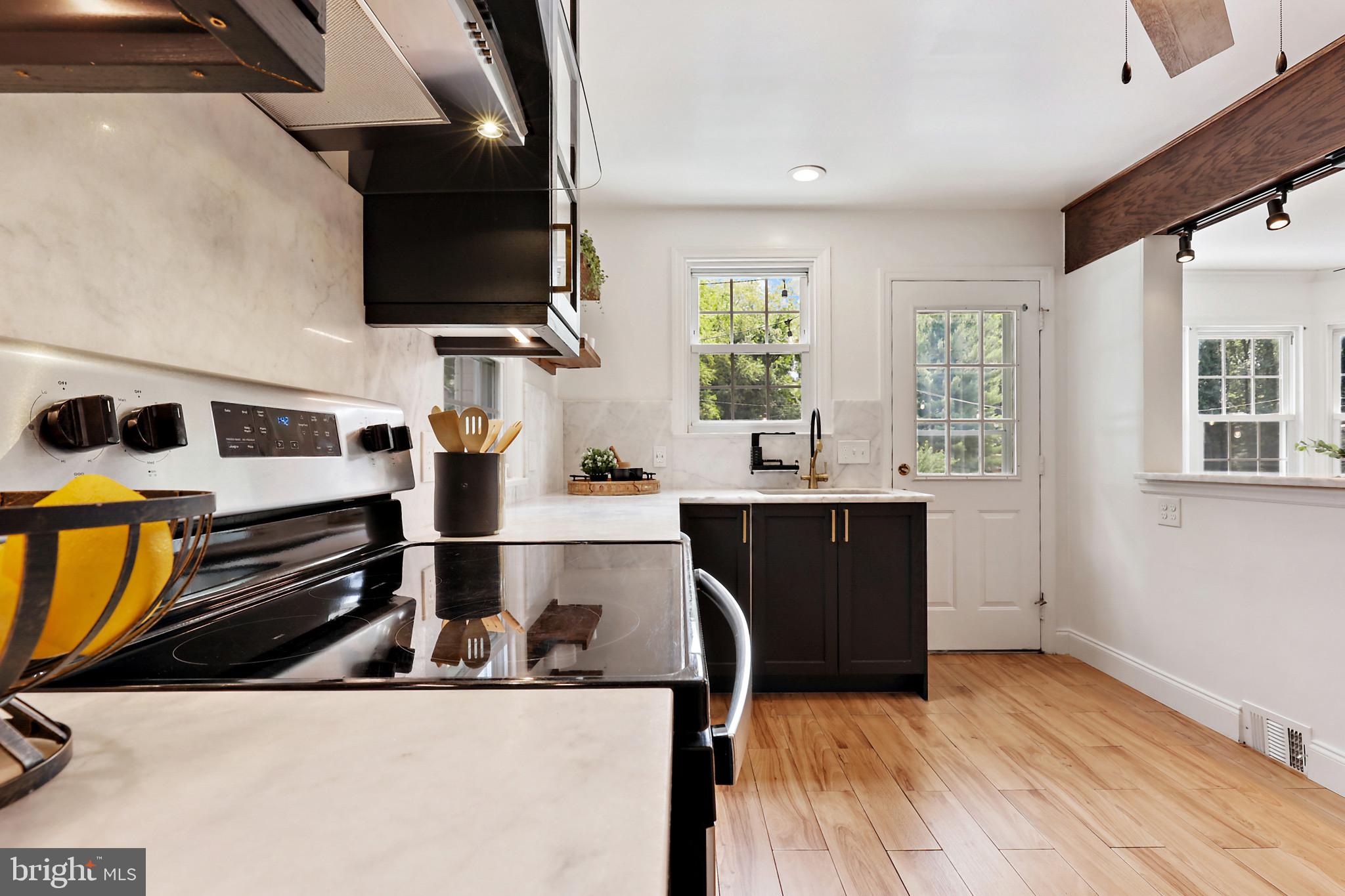 WINDSOR  MILL - Residential