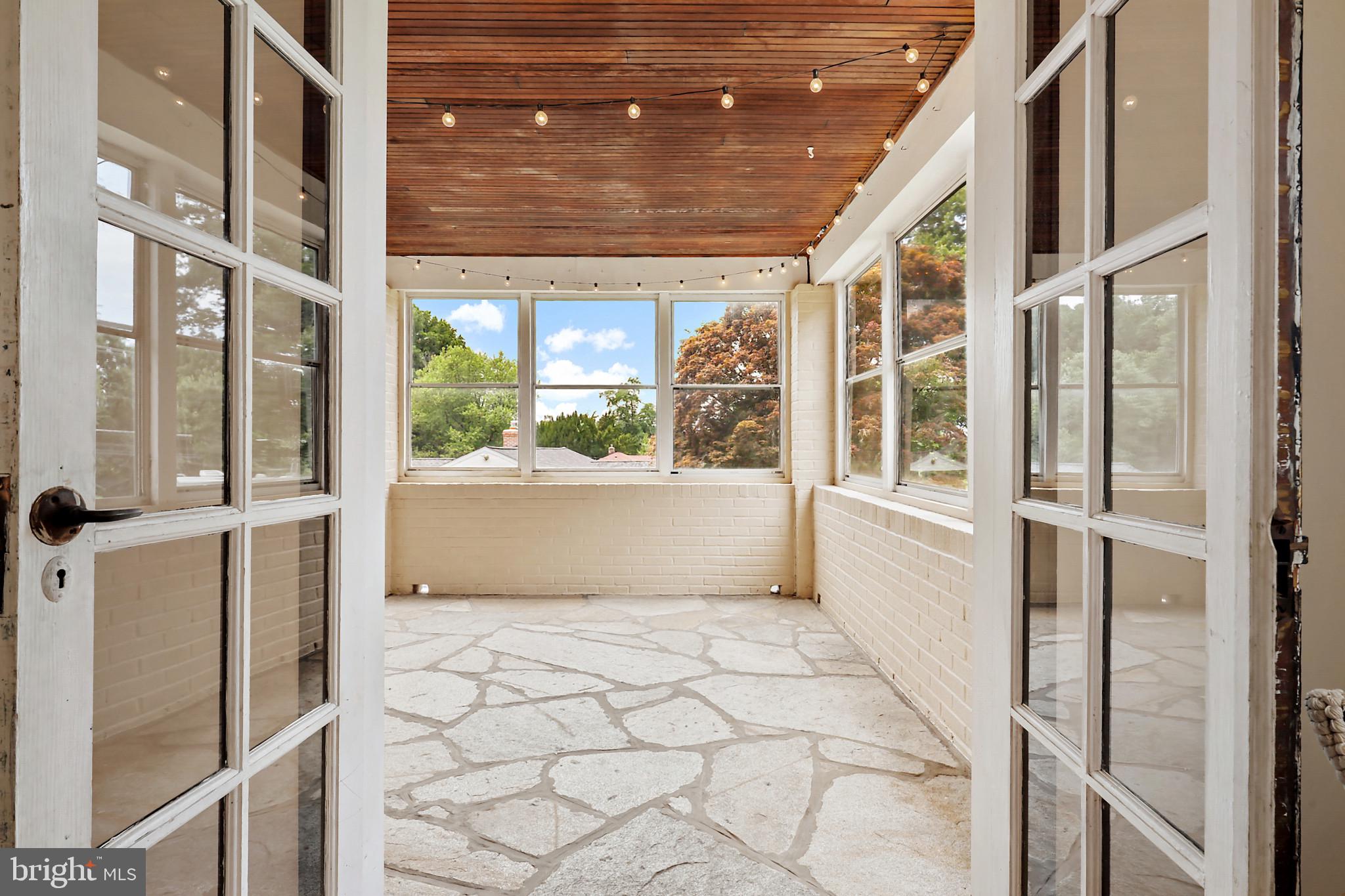 WINDSOR  MILL - Residential