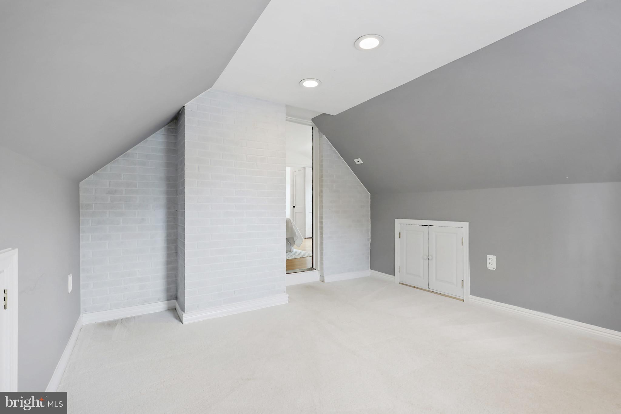 WINDSOR  MILL - Residential