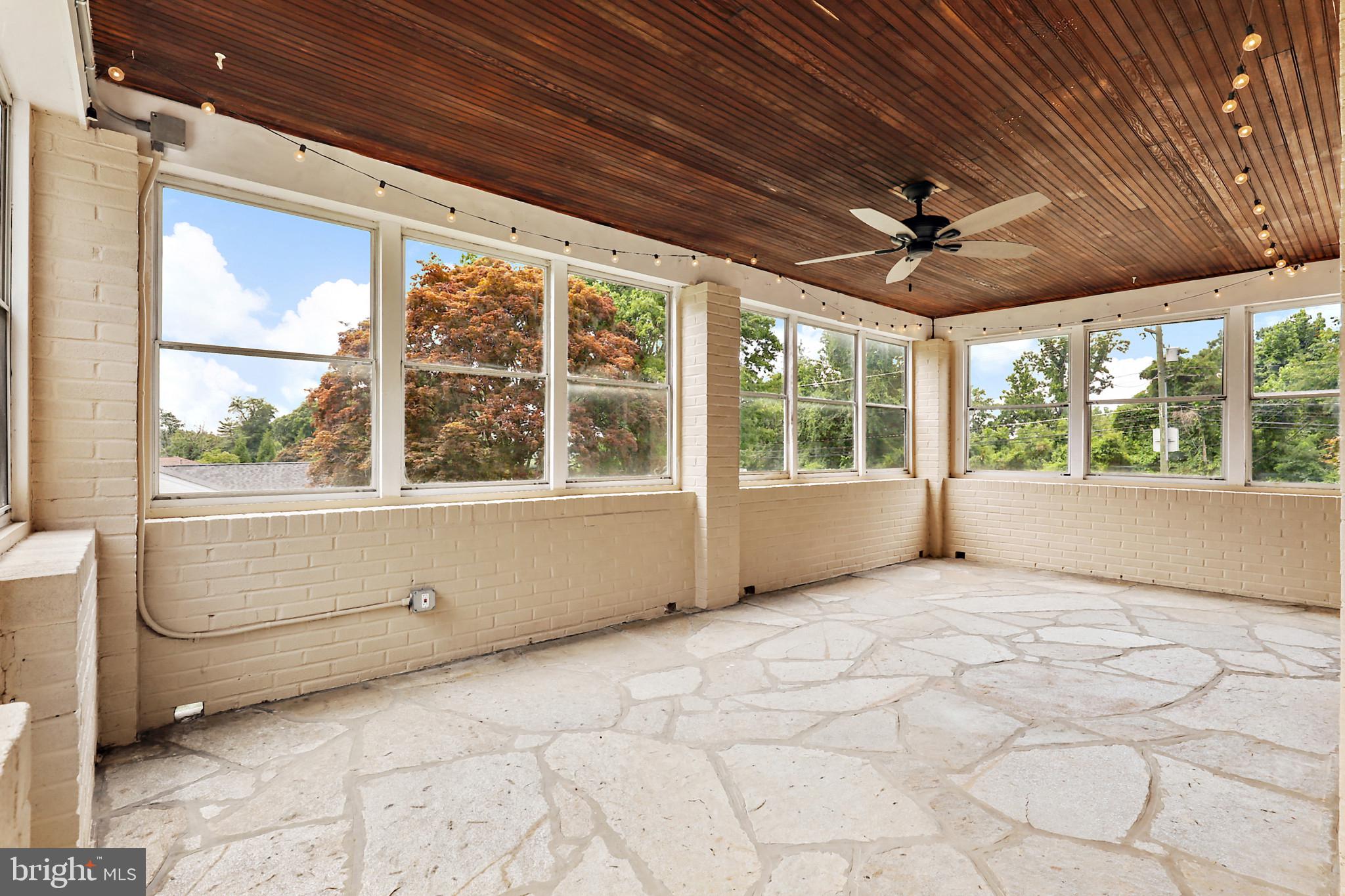 WINDSOR  MILL - Residential