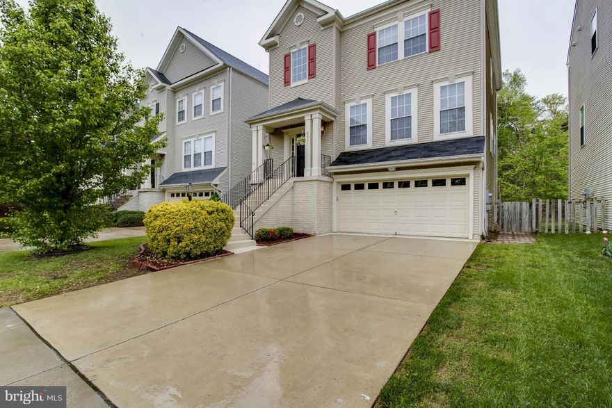 LOOKIN' GOOD IN THE NEIGHBORHOOD! Set in an ultra-convenient location, close to a full range of local amenities. Upon entering this home, immediate attention is drawn to the warm and relaxed feel.The home features beautiful hardwood floors, newer appliances, and newly installed back splash! The rear deck and fenced rear yard that backs to trees is a recipe for relaxation! Must see soon!