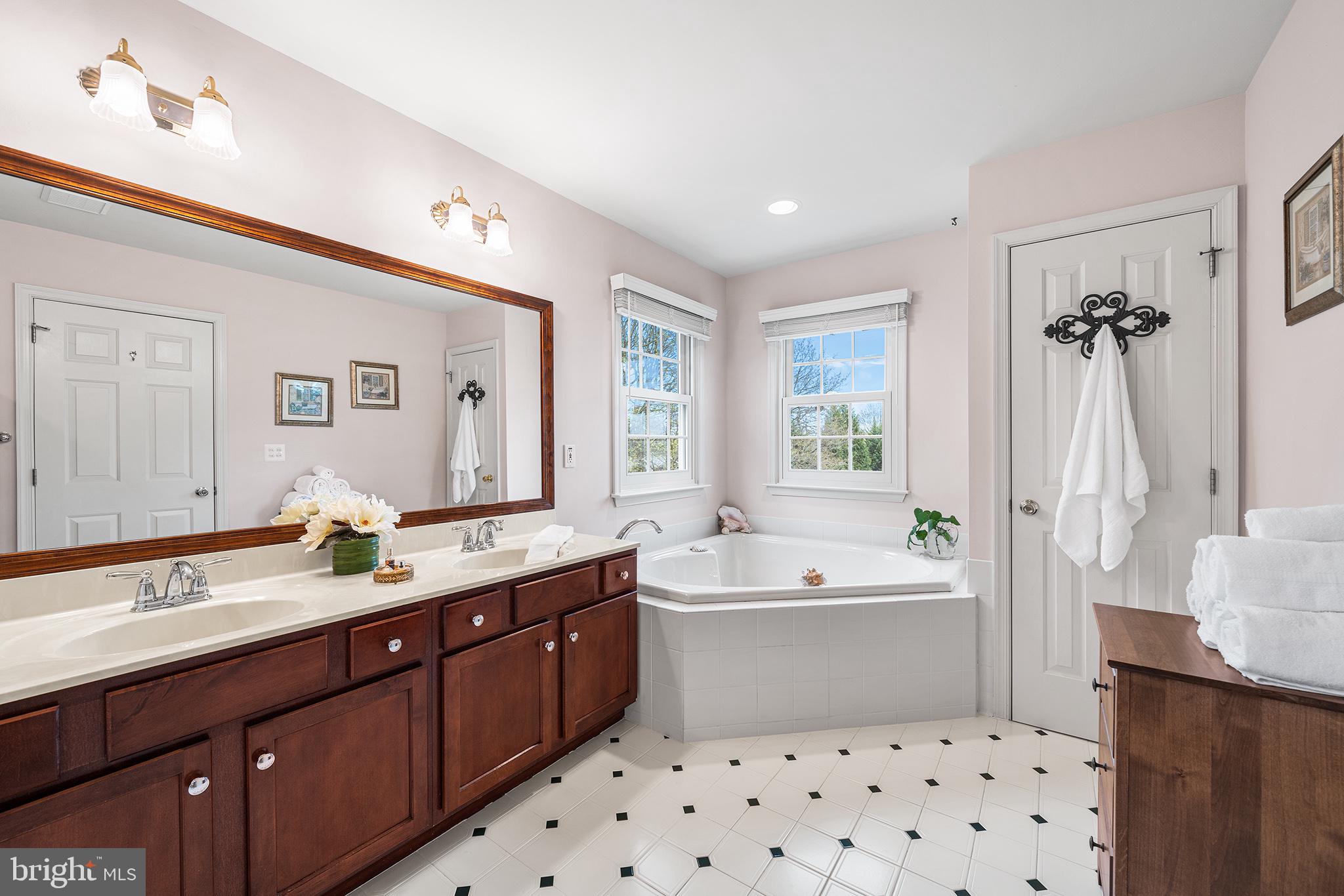 ARBOUR HILL - Residential