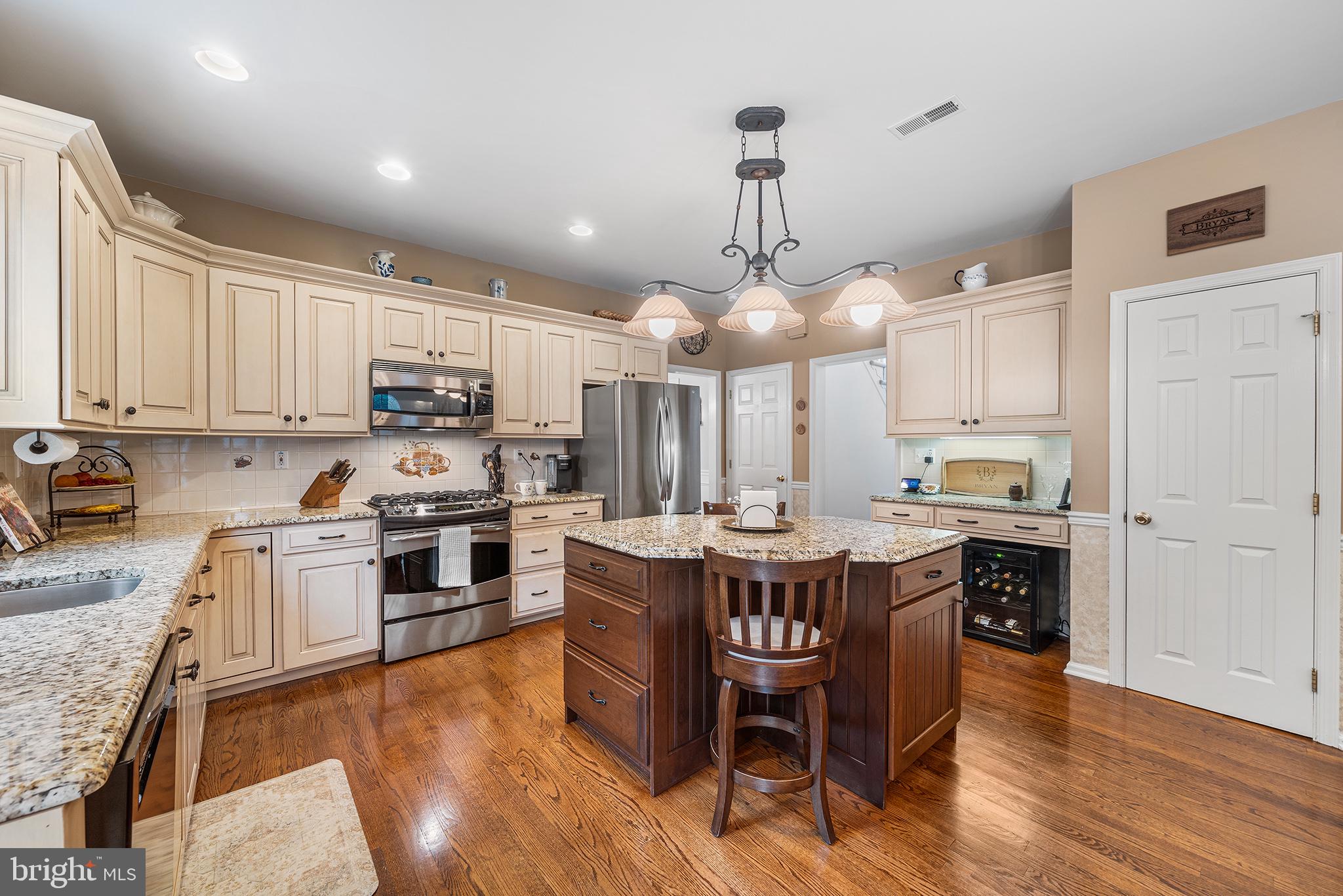 ARBOUR HILL - Residential