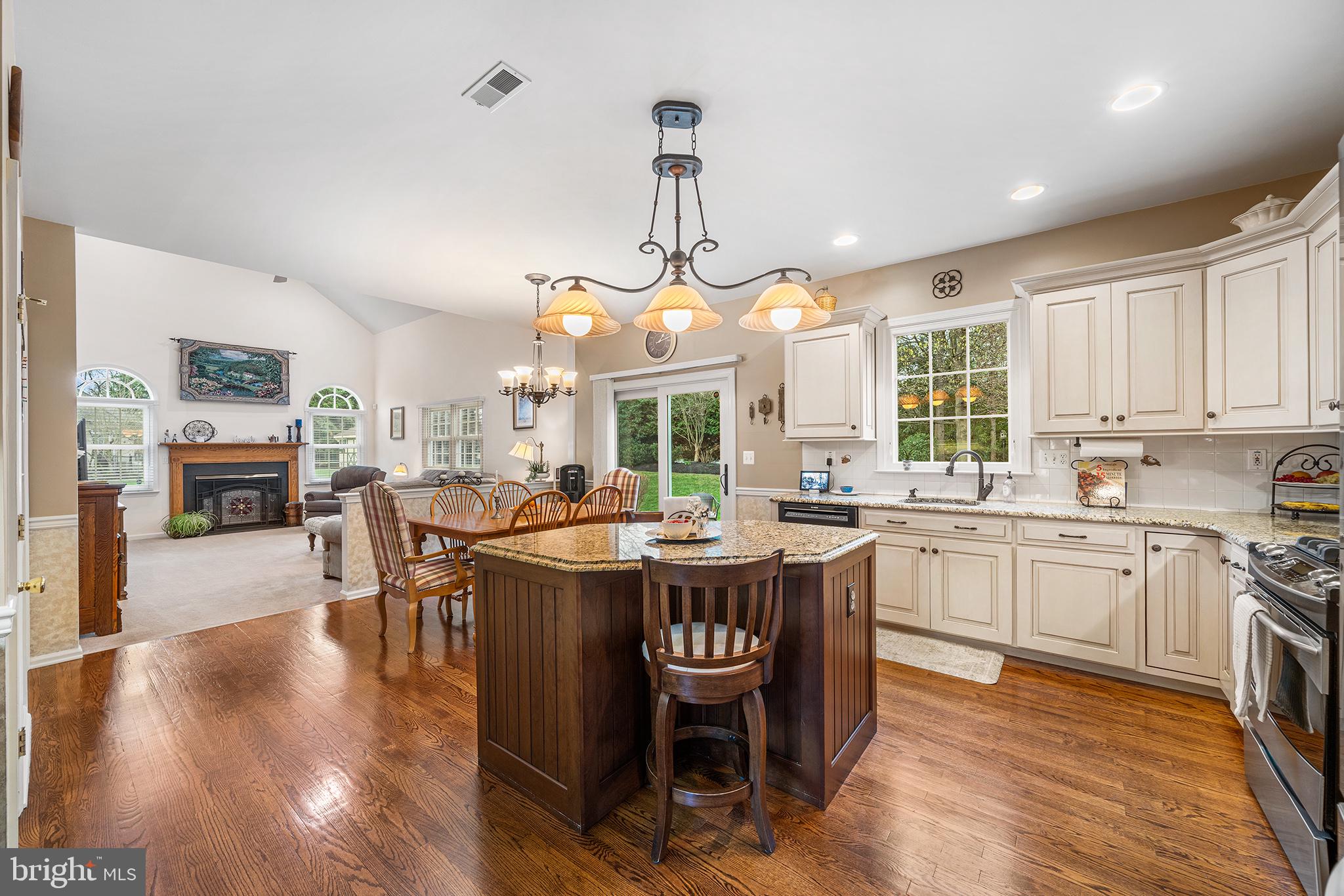 ARBOUR HILL - Residential