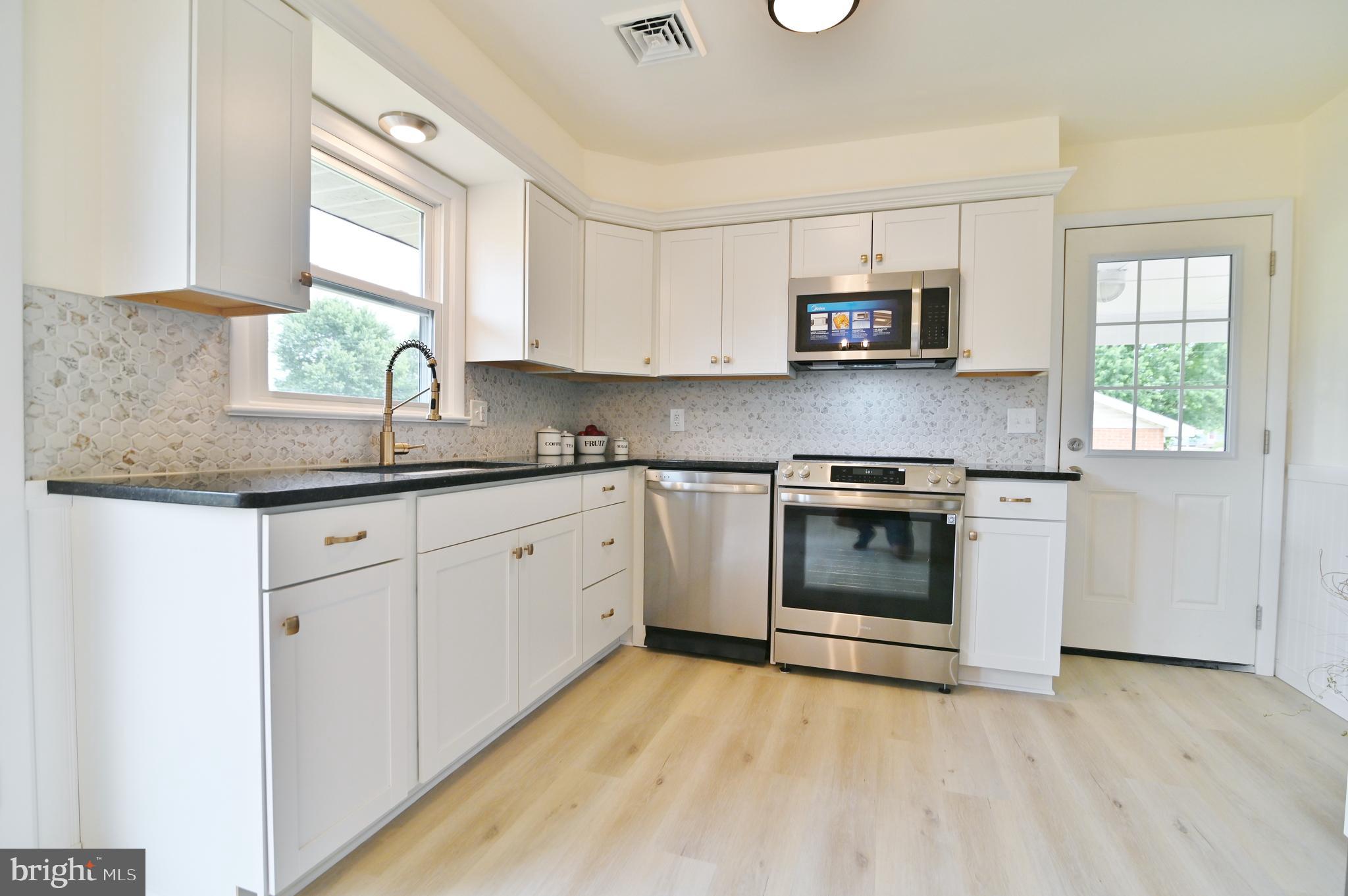 AVONDALE ACRES - Residential