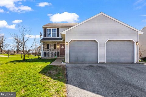 Townhouse For Sale - 311 Elmshire Drive<br/> LANCASTER, PA 17603