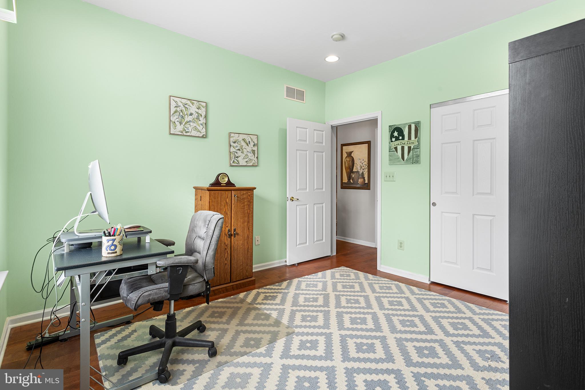 HIDDEN MEADOW - Residential