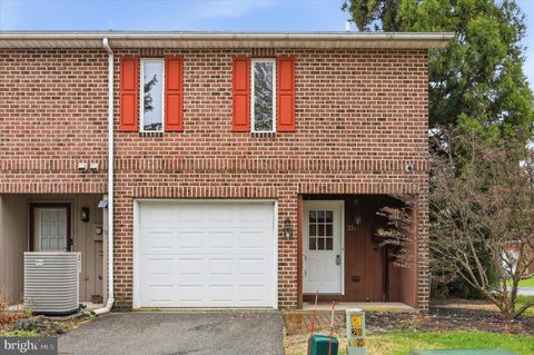 Photo of 334 Stonegate Ct, CHAMBERSBURG, PA 17201 (MLS # PAFL2033846)