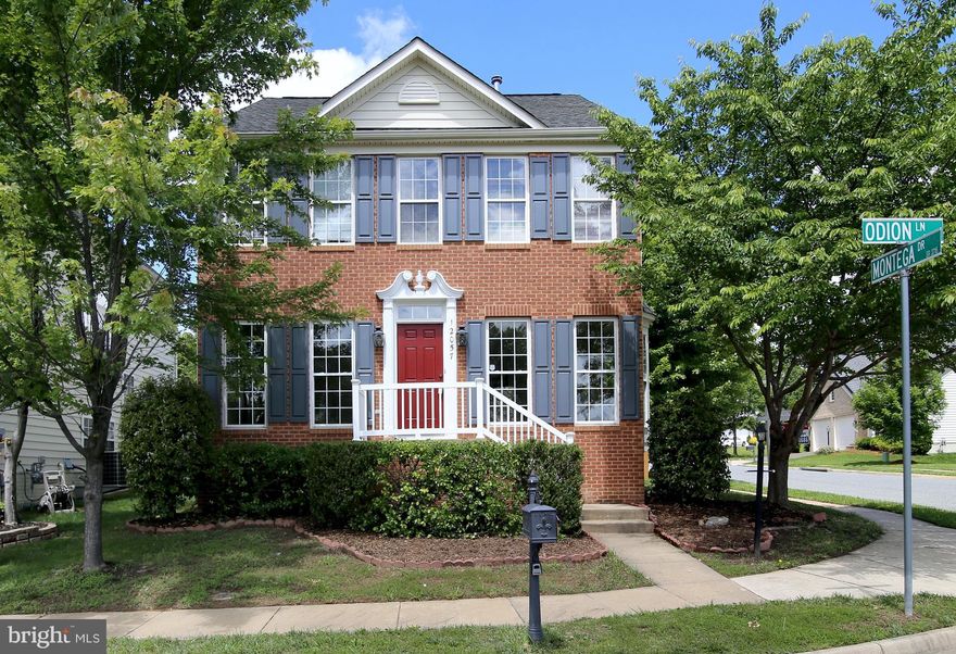 OPEN SUN 12-3 PM. WOW! LARGE LIKE NEW LIGHT-FILLED BRICK FRONT SINGLE FAMILY HOME WITH 2 CAR GARAGE FOR 429K!*  NEW FLOORING AND PAINT THROUGHOUT* BIG MASTER SUITE WITH 2 WALK IN CLOSETS, SOAKING TUB, AND SEPARATE SHOWER* ALMOST 2900 FINISHED SQ. FT.* HUGE RECREATION ROOM IN BASEMENT* FENCED IN YARD* GLEAMING HARDWOODS ON MAIN LEVEL* COMMUNITY AMENITIES INCLUDE POOL, TOT LOTS, ETC.