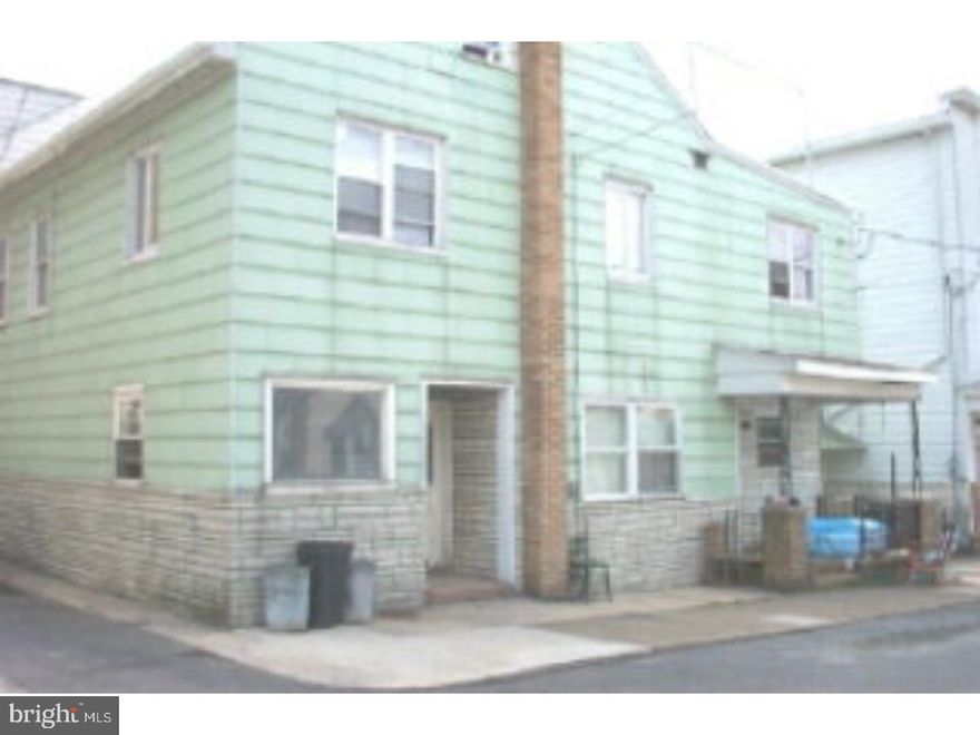CORNER PROPERTY, 2 1/2 STORY, 2-UNIT APARTMENT ELECTRIC HEAT, MODERN KITCHENS & BATH. TENANT OCCUPIED. GREAT INVESTMENT PROPERTY! NEW WINDOWS THRU-OUT. HEATED ATTICS CLOSE TO SHENANDOAH BUSINESS DISTRICT. Mailing Address Continued: SHENANDOAHAmps/#Meters: 2-100AMPSGross Exp: CALL AGENTWater Exp: CALL AGENTMunicipal Inspection Required: YBuilding Type: 2-UNIT APARTMENT/CORNER PROPERTY