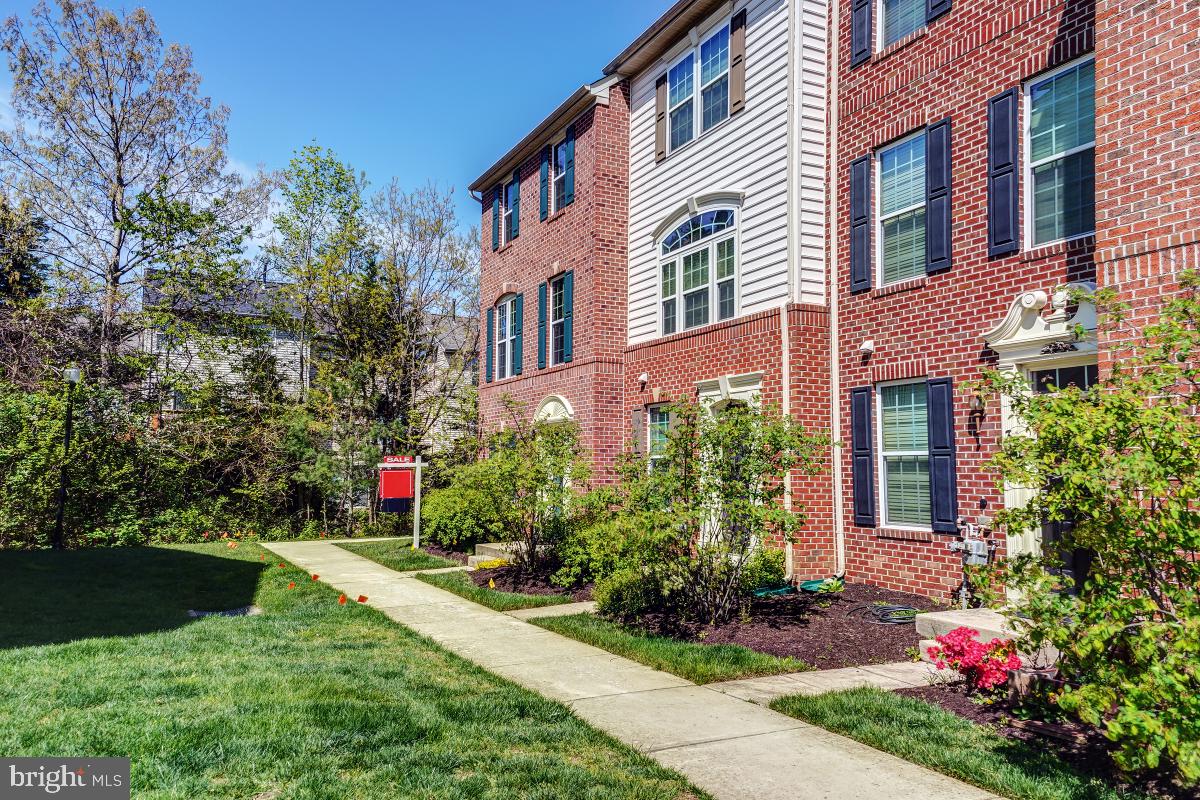 3925 BROADHEATH CIRCLE