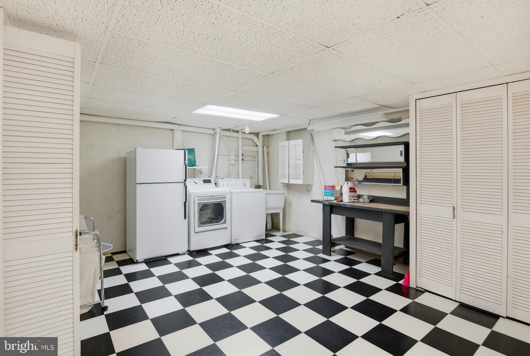 WOODS LANDING - Residential Lease