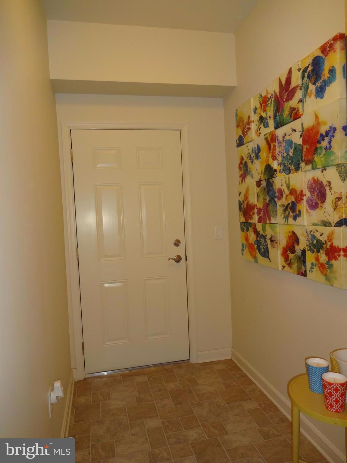Awesome studio! Close to the slopes! Can sleep four with queen bed and queen pull out. Community water and sewer.