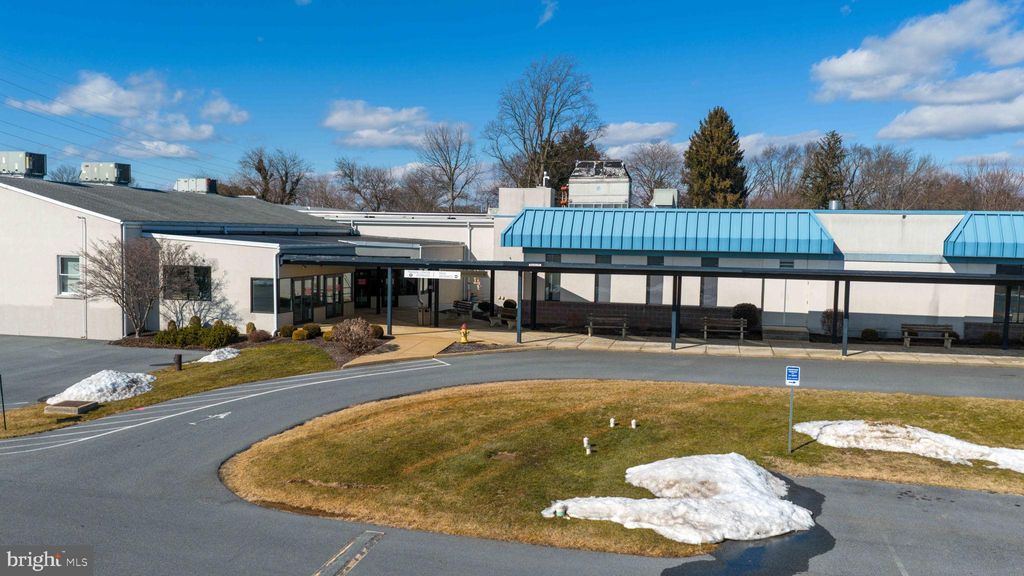 Photo of 1695 State Street #SUITE 2A, EAST PETERSBURG, PA 17520 (MLS # PALA2084132)