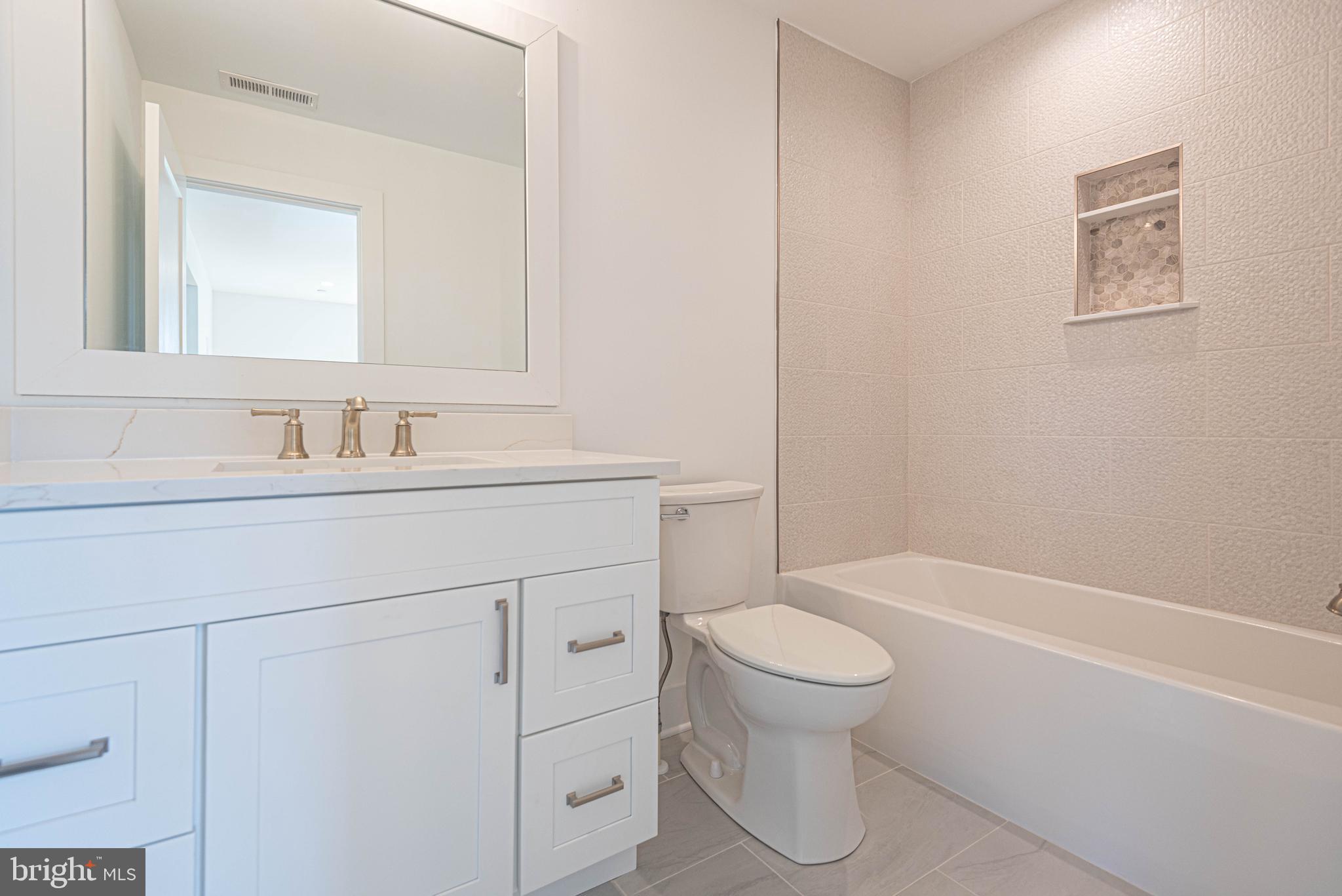 LIGHTHOUSE SOUND - Residential