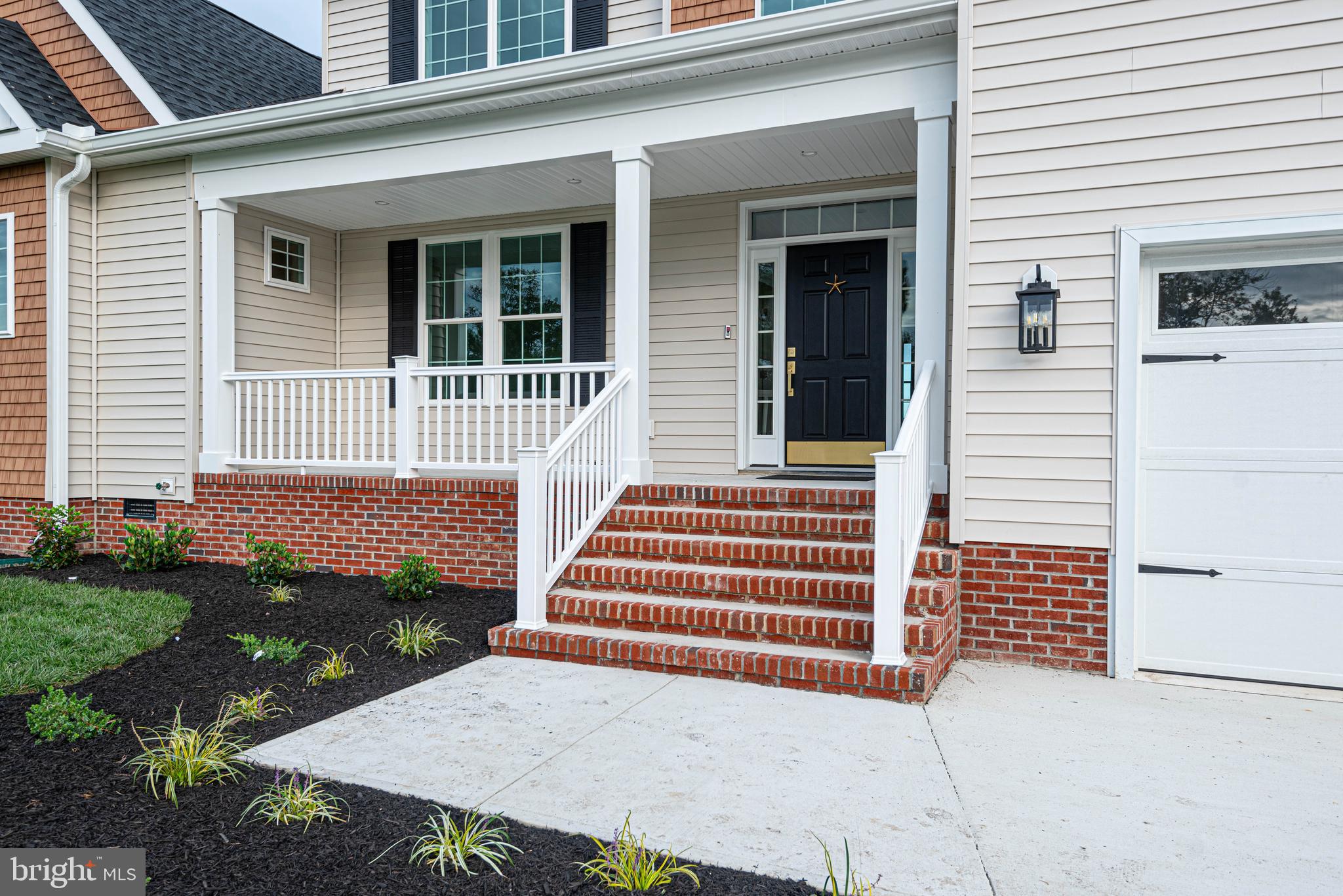 LIGHTHOUSE SOUND - Residential