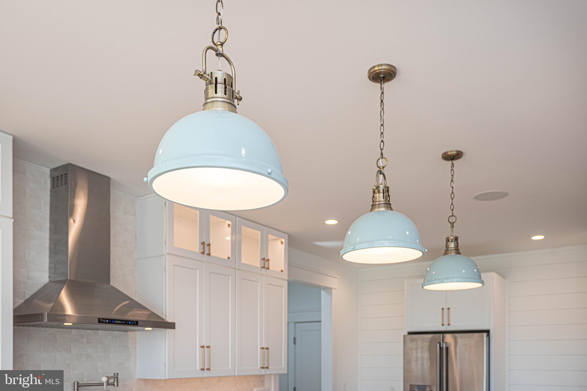 LIGHTHOUSE SOUND - Residential