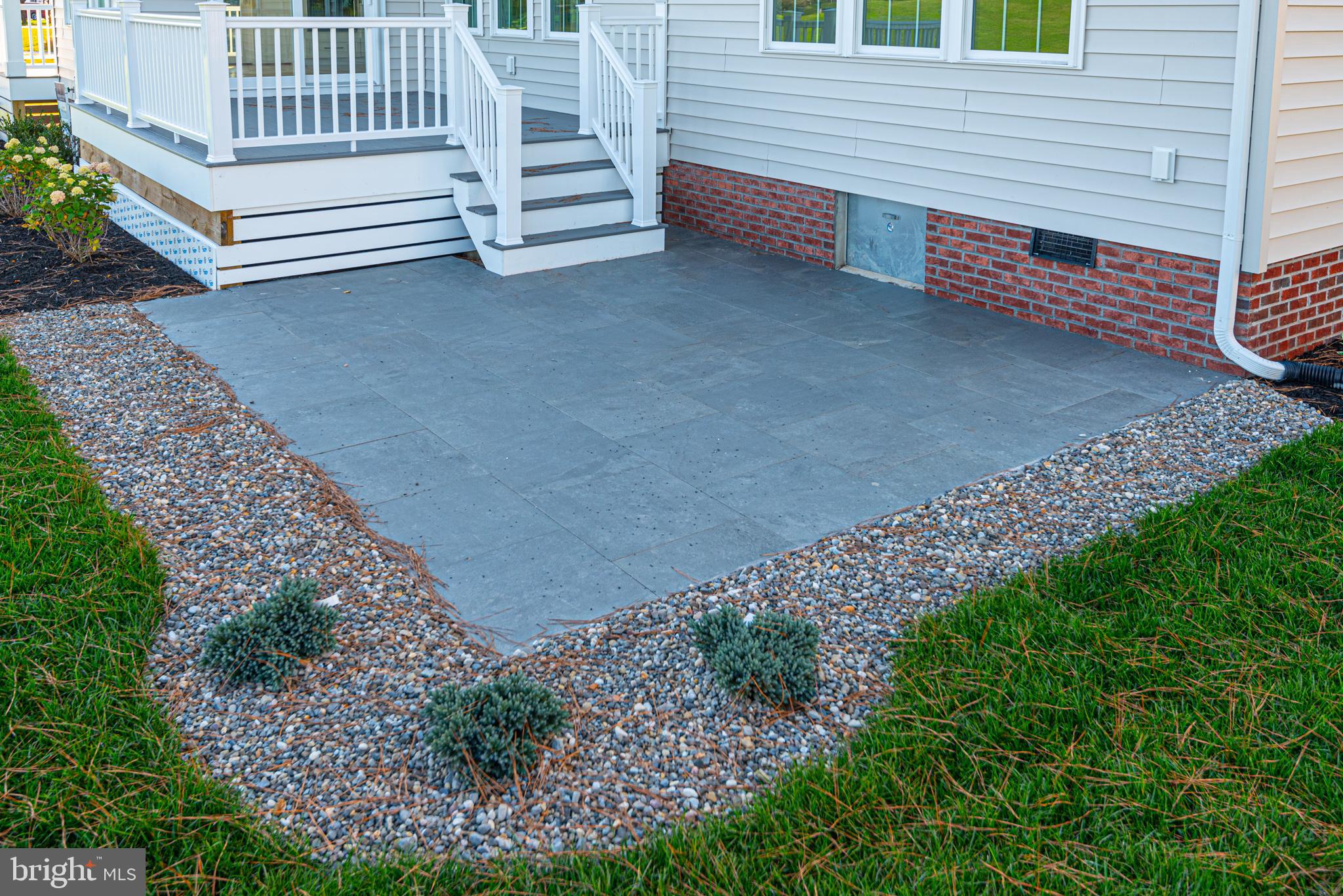 LIGHTHOUSE SOUND - Residential