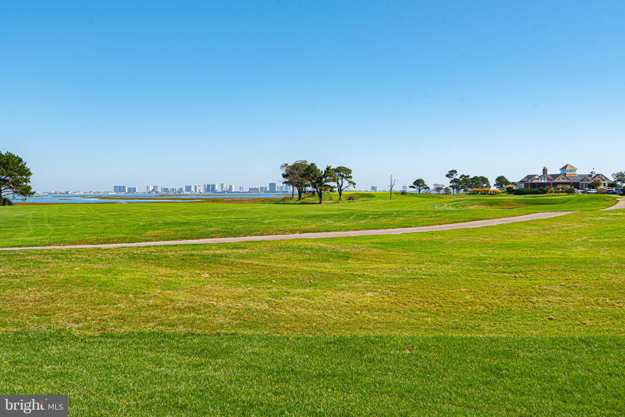 LIGHTHOUSE SOUND - Residential