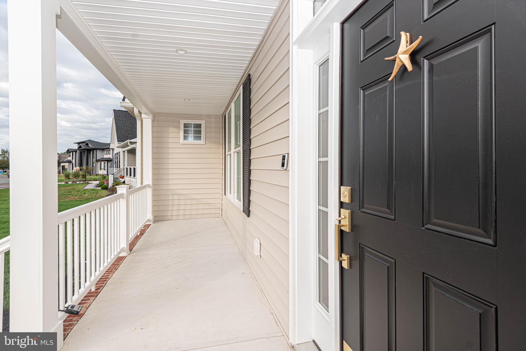 LIGHTHOUSE SOUND - Residential