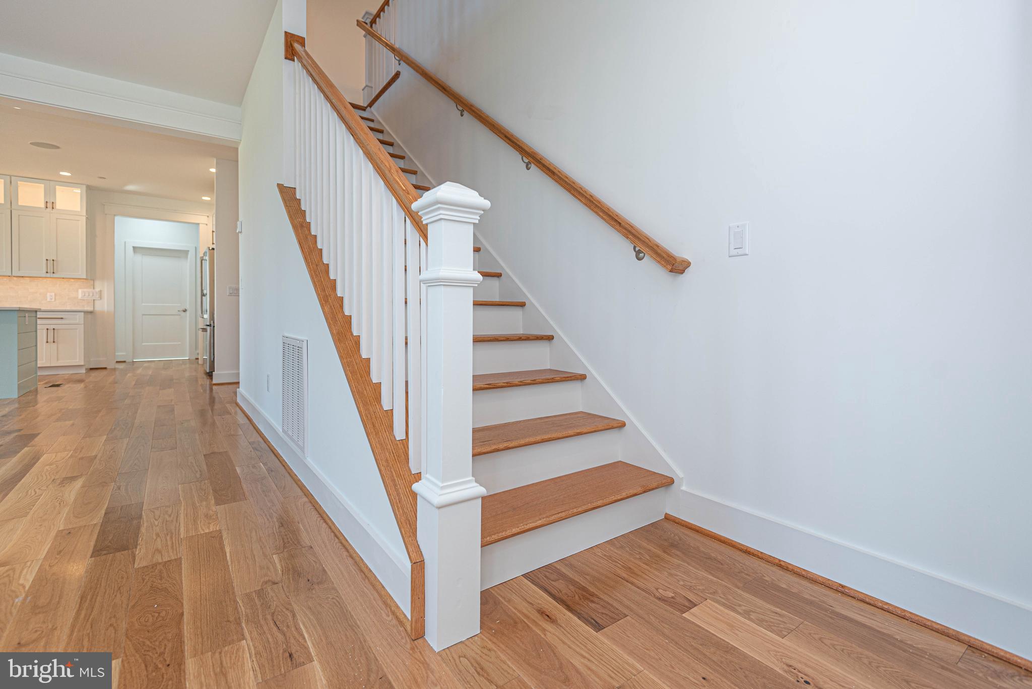 LIGHTHOUSE SOUND - Residential