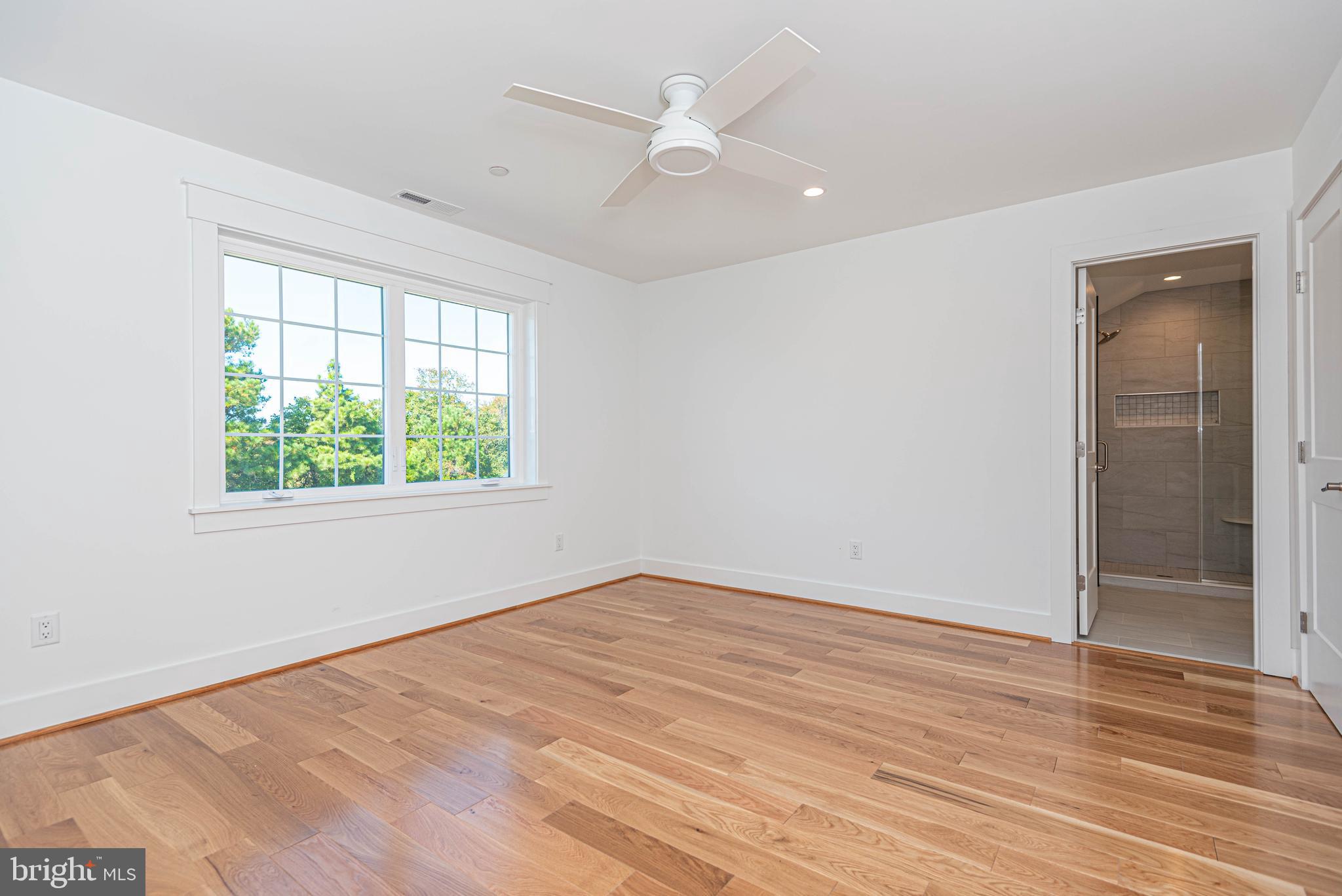 LIGHTHOUSE SOUND - Residential