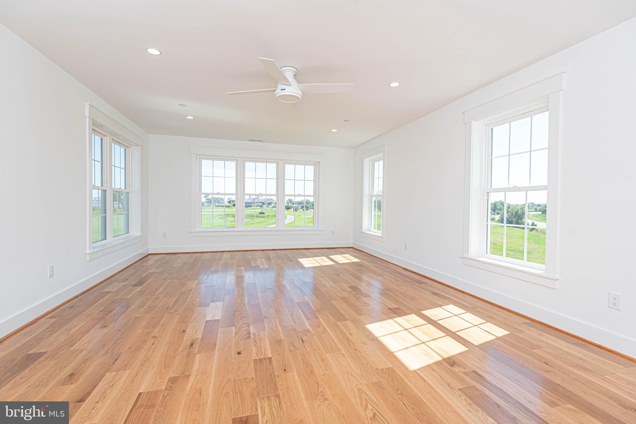 LIGHTHOUSE SOUND - Residential