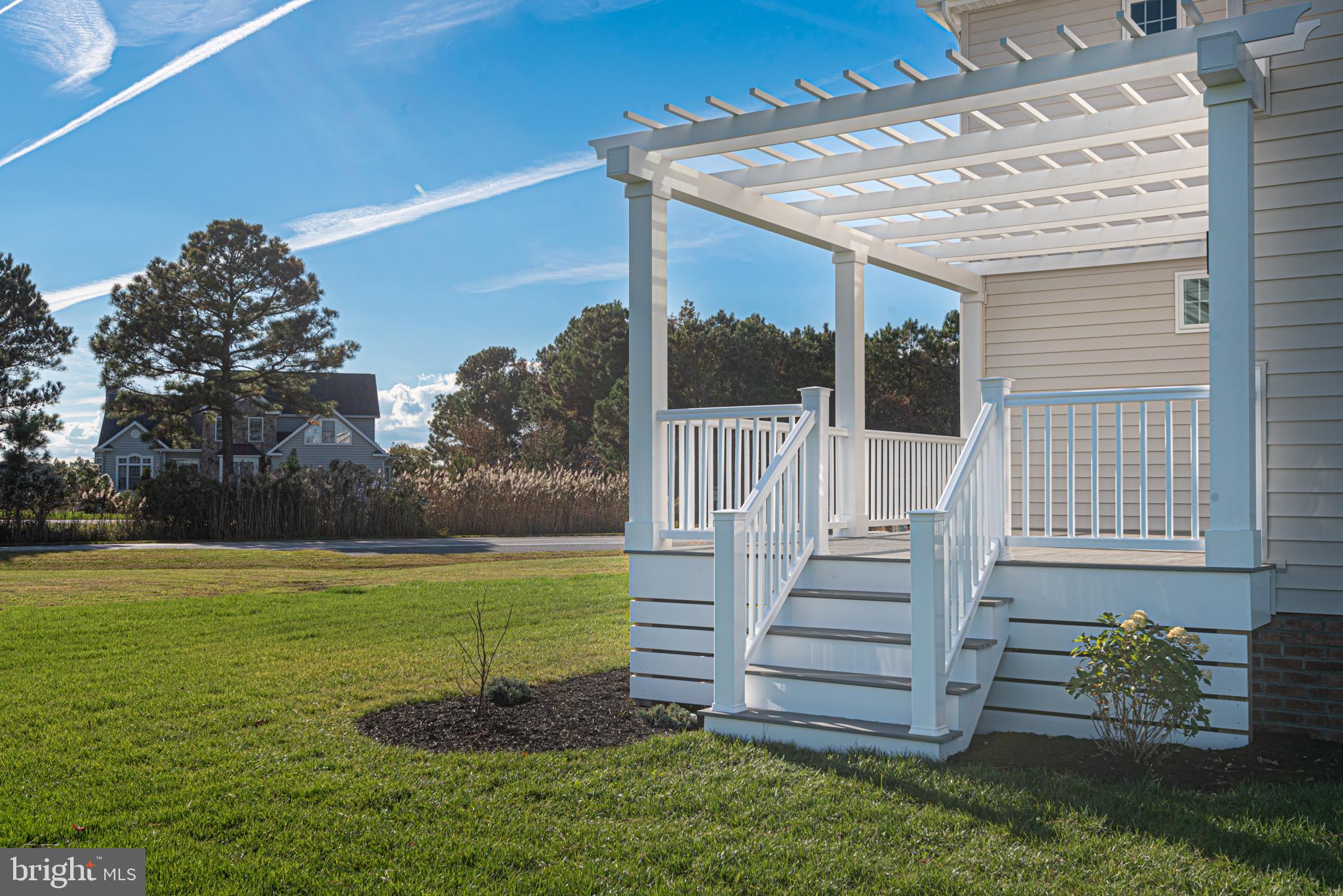 LIGHTHOUSE SOUND - Residential