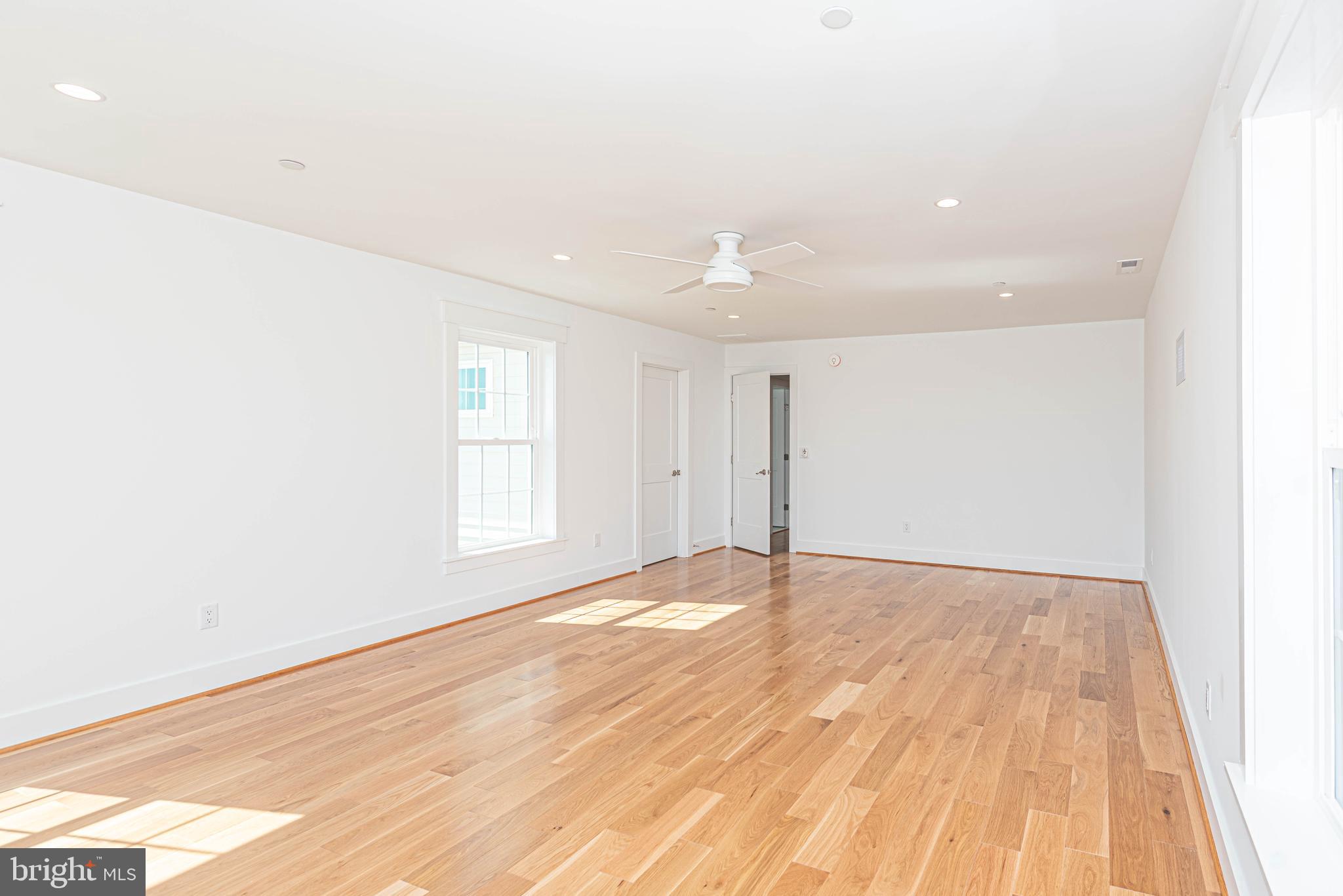 LIGHTHOUSE SOUND - Residential