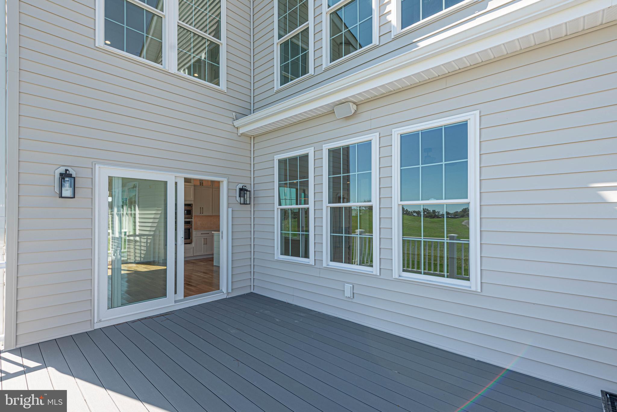 LIGHTHOUSE SOUND - Residential