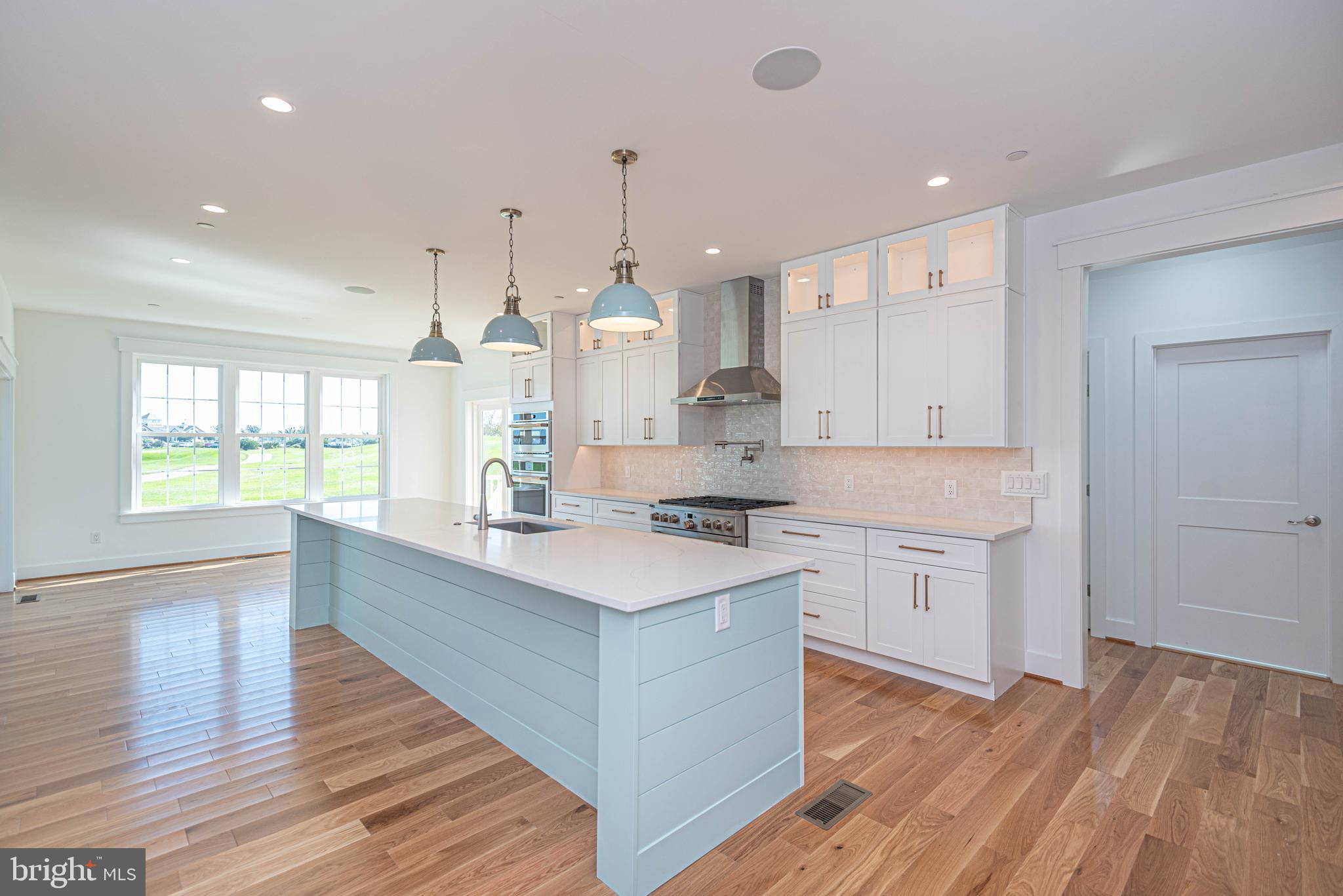 LIGHTHOUSE SOUND - Residential