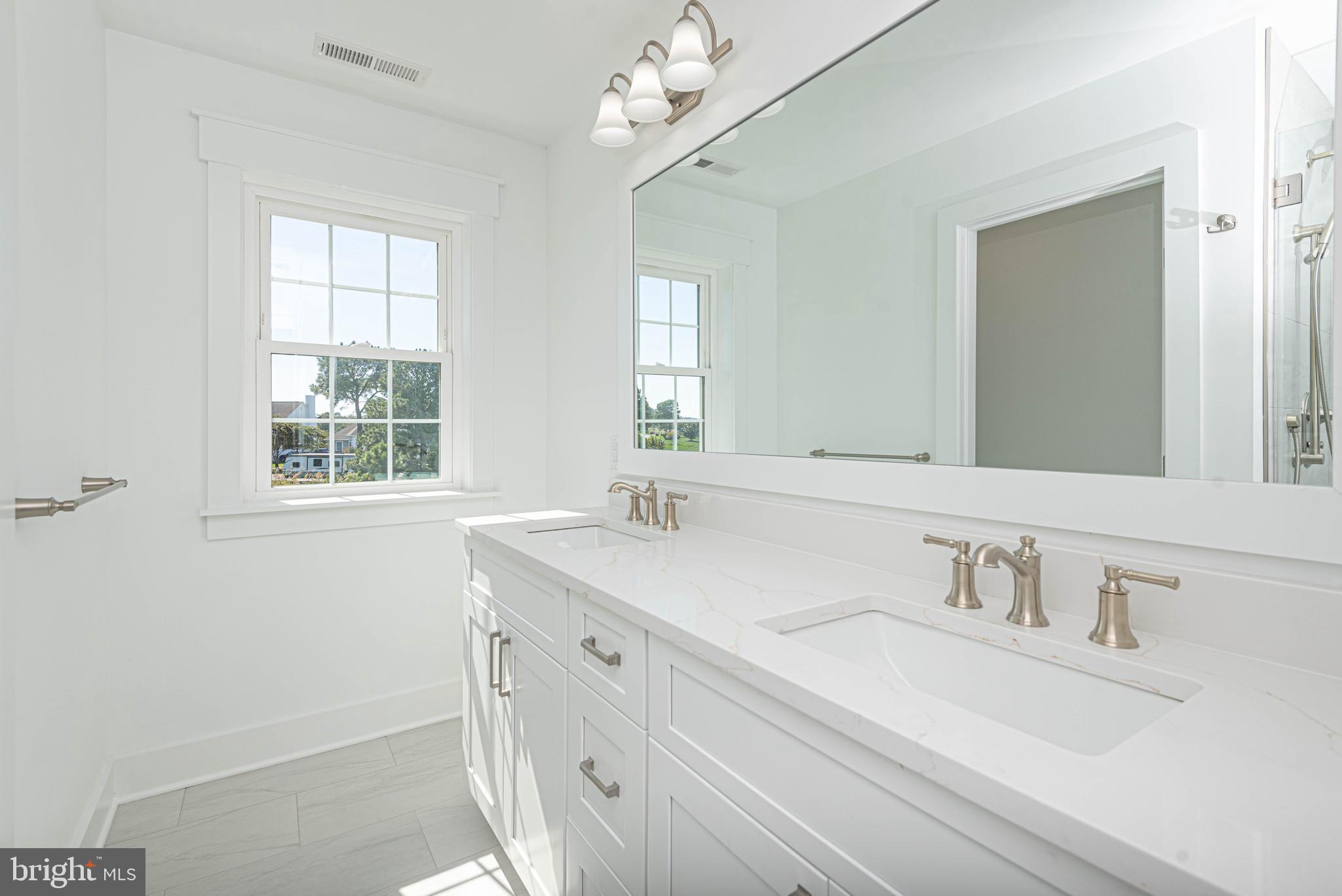 LIGHTHOUSE SOUND - Residential