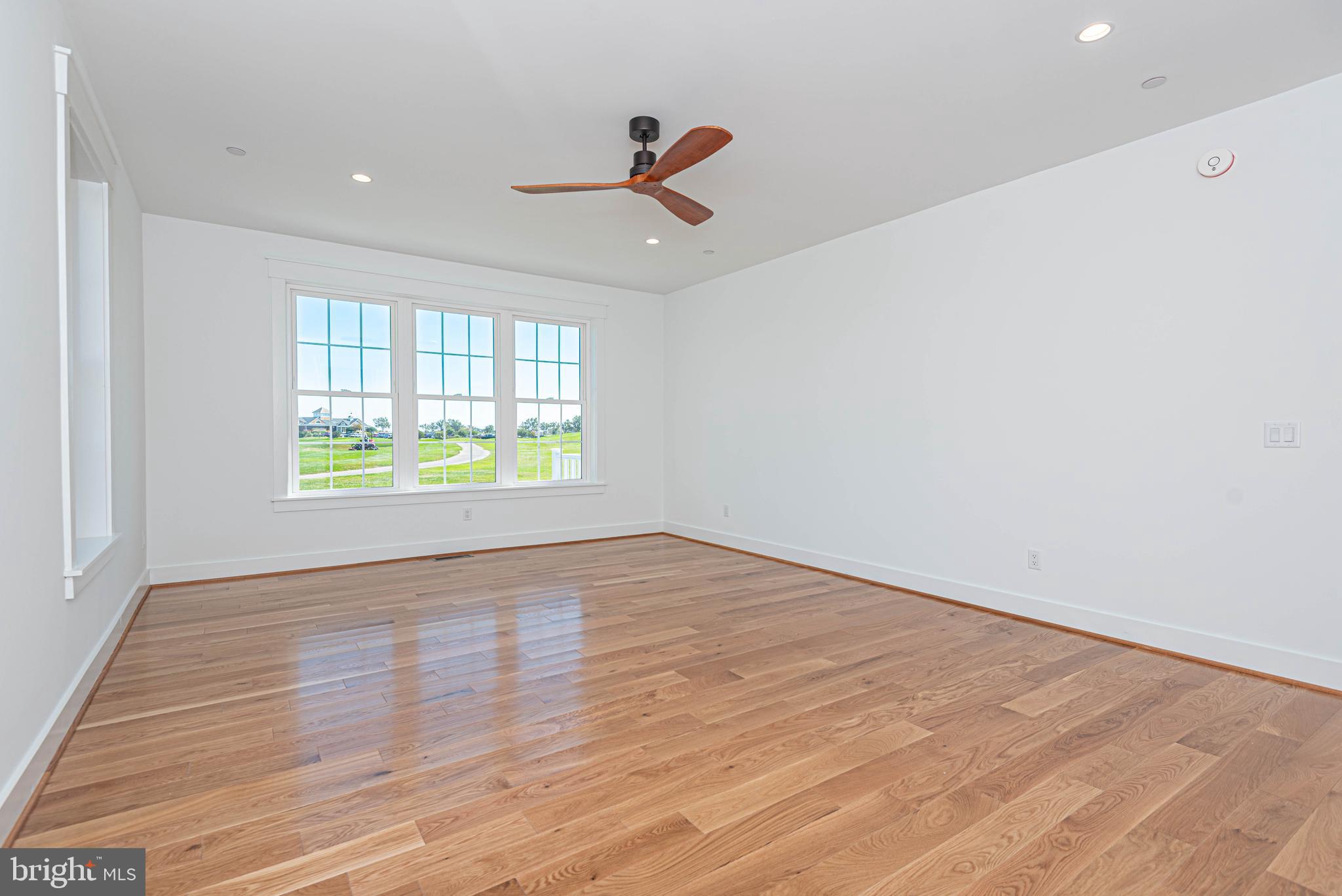 LIGHTHOUSE SOUND - Residential